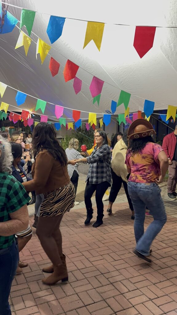 Equipe Araújo Assessoria em evento com moradores