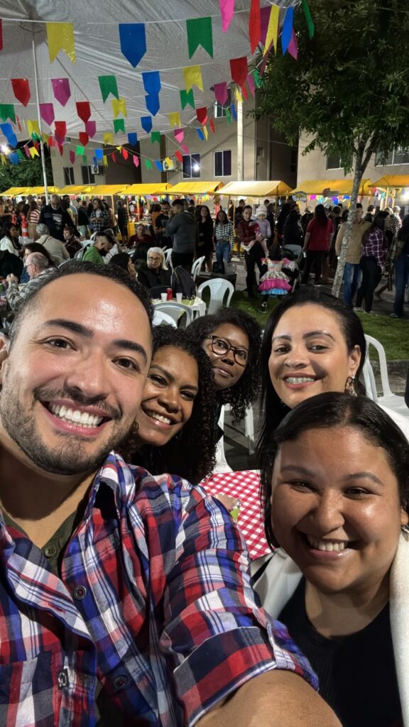Equipe na Festa Junina do condomínio